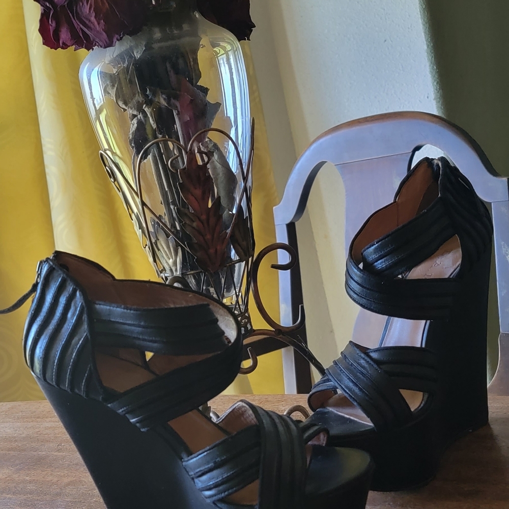 L.A.M.B. Black leather Bernadette Wedges - Picture 2 of 2